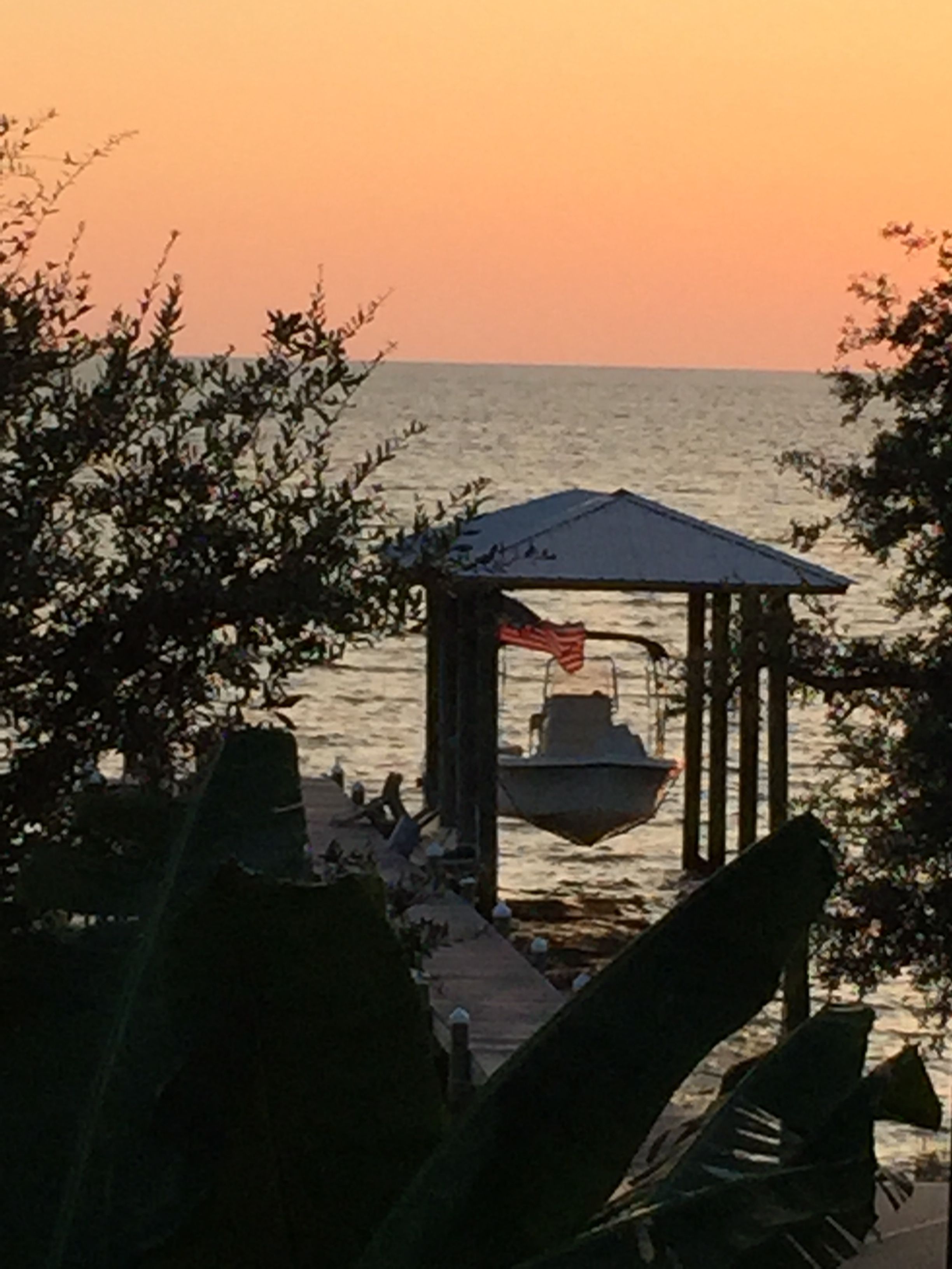 Florida sunset. Trying to learn to take pictures.